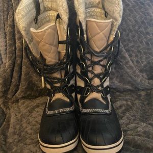 Never worn Sorel Women’s winter boots, size 7 1/2